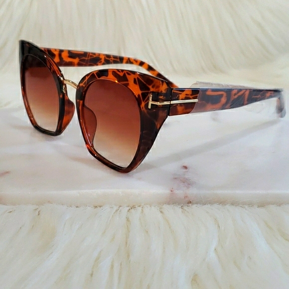 New 🎅 Leopard Cateye Sunglasses with Gold Accent - Picture 4 of 7